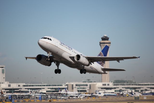 Airbus A320 (N838UA)