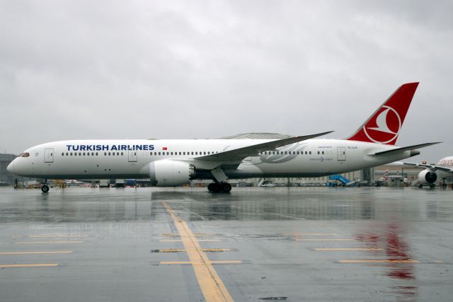 Boeing 787-9 Dreamliner (TC-LLS) - Taxiing to Stand 244 on 20-Sep-23 operating flight THY1971 from LTFM.