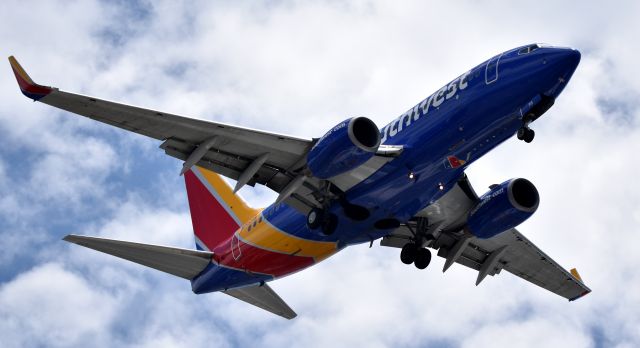 Boeing 737-700 (N715SW) - Formerly Operated with SW in the "SHAMU" livery.  On Final  06-27-2015