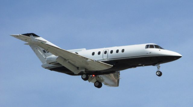 Hawker 800 (N900LD) - Landing on RWY 20R