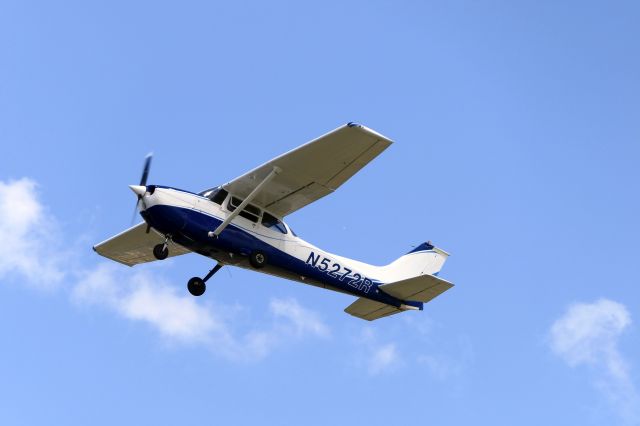 Cessna Skyhawk (N5272R)