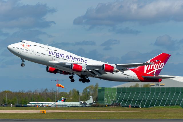 Boeing 747-400 (G-VROY)