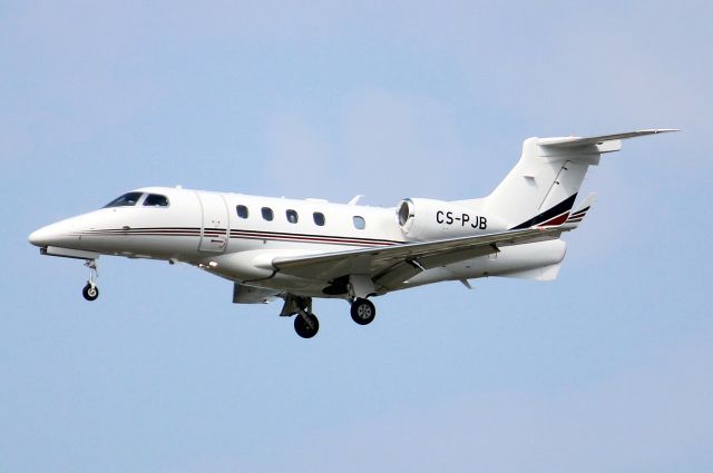 Embraer Phenom 300 (CS-PJB) - NetJets Europe Phenom 300 on short finals for rwy 24 on 12-Aug-24 arriving from LFKF as NJE711G.