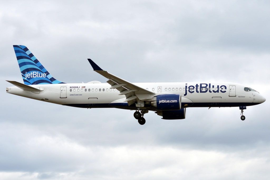 Airbus A220-300 (N3008J) - JetBlue 6106 crew training in Portland Maine 