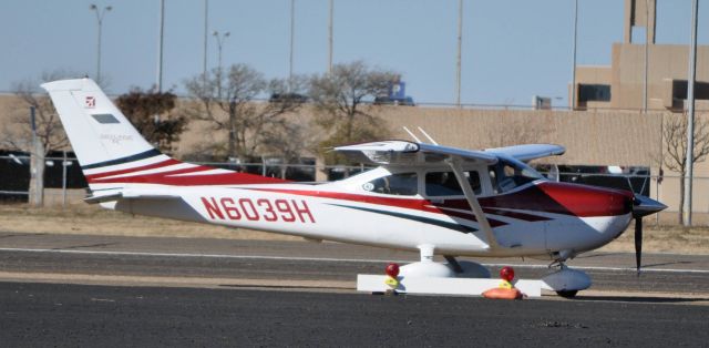 Cessna Skylane (N6039H)