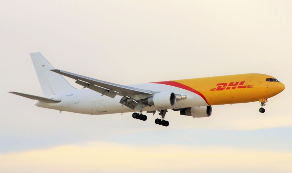 BOEING 767-300 (N220CY)
