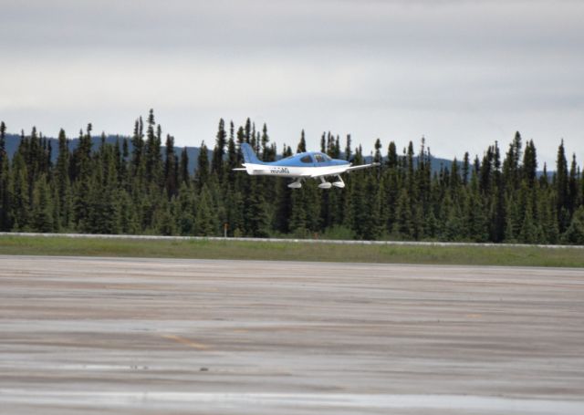 Cirrus SR-22 (N60AG) - Taking off runway 08.