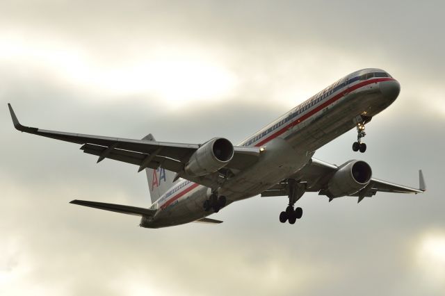 Boeing 757-200 (N607AM)