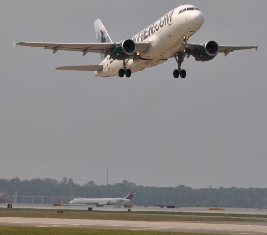 Airbus A319 (N954FR)