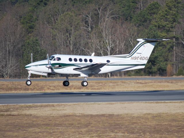 Beechcraft Super King Air 200 (N904DG) - RESOURCE SOLUTIONS & LOGISTICAL SUPPORT LLC landing on runway 20 at KJQF - 2/7/09