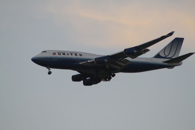 Boeing 747-400 (N107UA) - 11/10/10