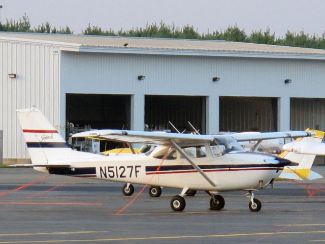 Cessna Skyhawk (N5127F)