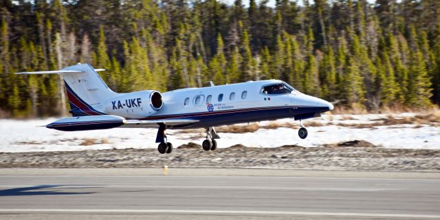 Learjet 35 (XA-UKF)