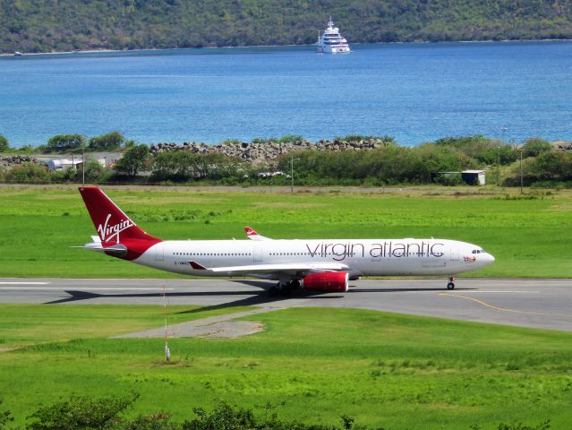 Airbus A330-300 (G-VWAG)