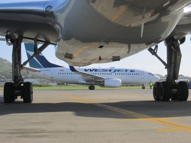 Boeing 737-700 (C-GWSQ)