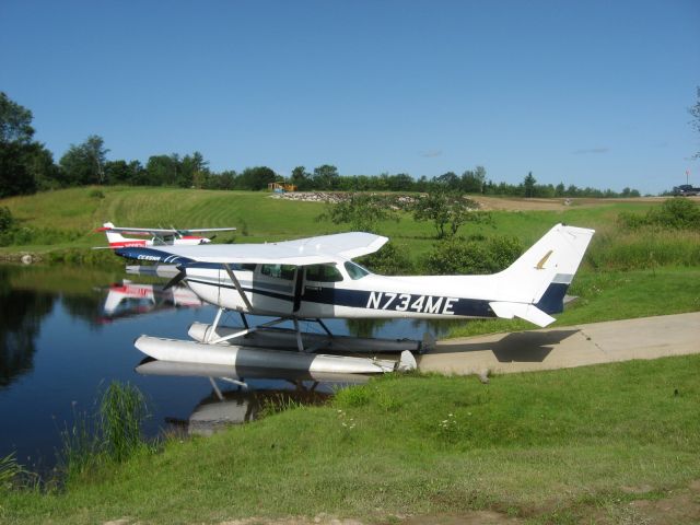 Cessna Skyhawk (N734ME)