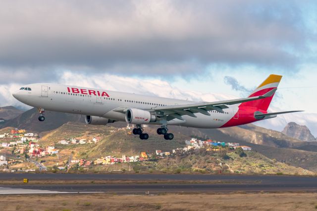 Airbus A330-300 (EC-LZJ)