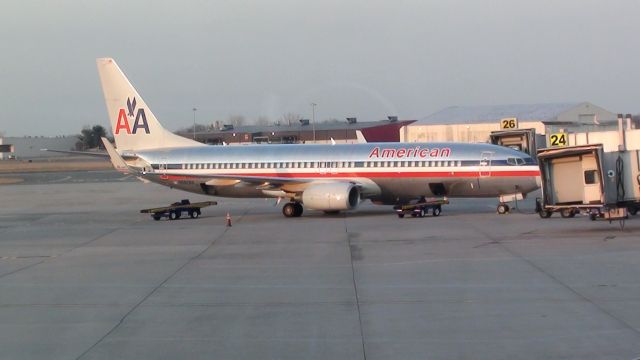Boeing 737-800 (N982AM) - A