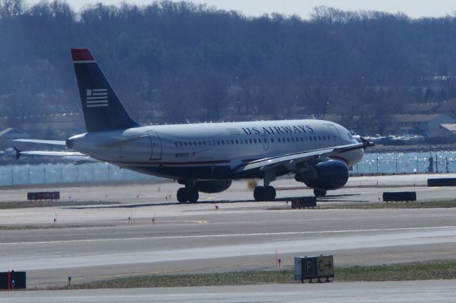 Airbus A320 (N765US)