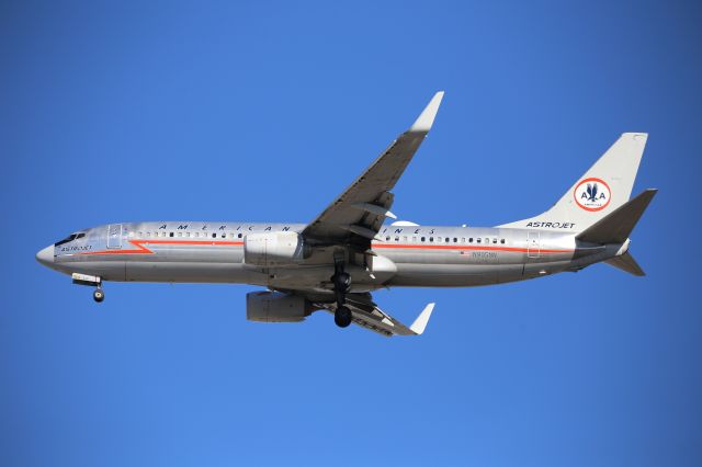 Boeing 737-800 (N905NN)