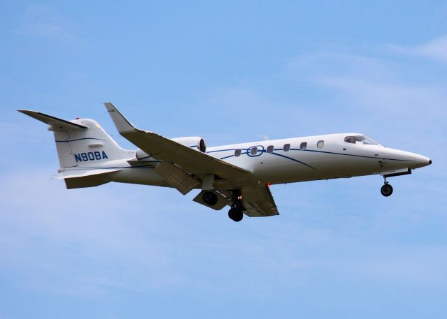 Learjet 31 (N90BA) - Landing at Shreveport Regional.