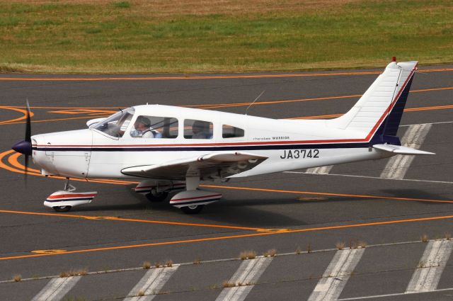 Piper Cherokee (JA3742)