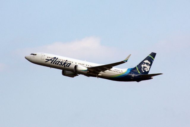 Boeing 737 MAX 9 (N918AK)