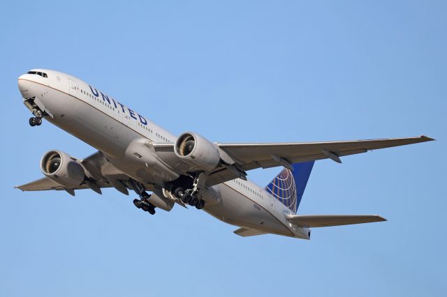 Boeing 777-200 (N204UA) - Wheels up for UAL 2535 heavy departing RWY 24L this afternoon (28 Nov 2020) on their way to Jacksonville Intl (KJAX). 