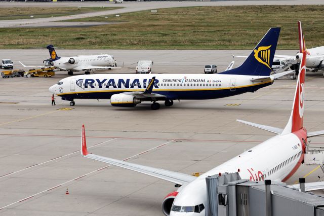Boeing 737-800 (EI-EKN) - My ride to Stuttgart getting ready for the return flight to Manchester as RYR3247