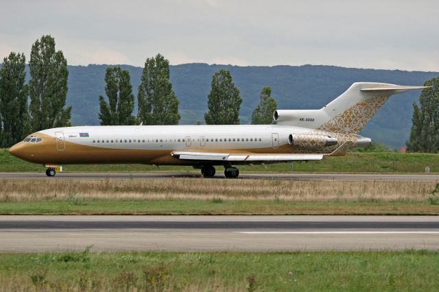 BOEING 727-200 (4K8888)