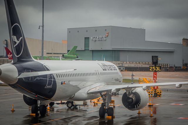 Airbus A320neo (D-AINZ)