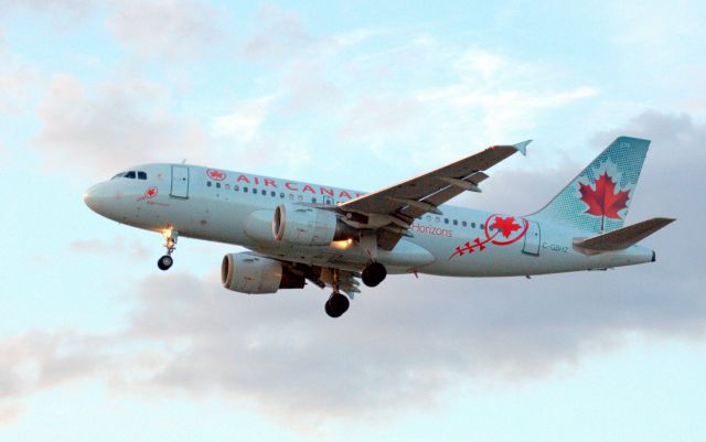 Airbus A319 (C-GBHZ) - On approach at YVR...