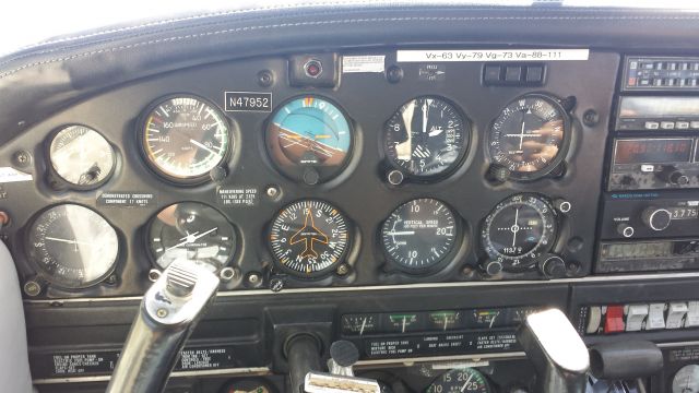 Piper Cherokee Arrow (N47952)