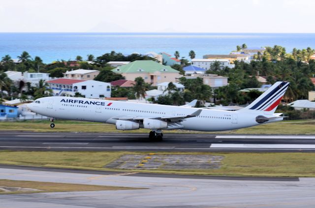 F-GLZN — - Air France touches down.