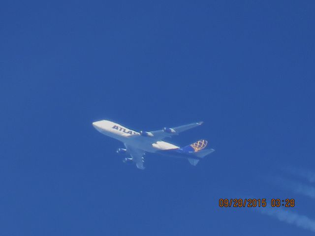 Boeing 747-400 (N477MC)