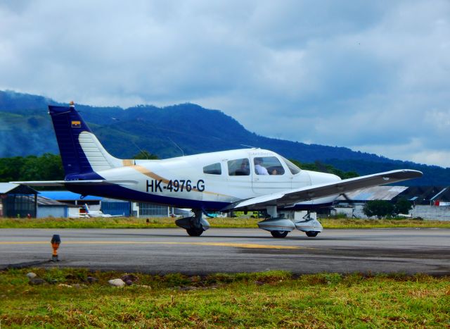 Piper Cherokee (HK-4976G)