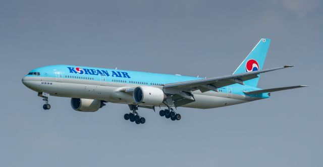 Boeing 777-200 (HL7765)