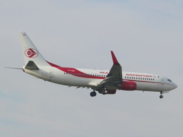 Boeing 737-800 (7T-VKB)