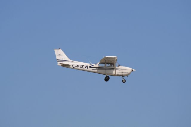 Cessna Skyhawk (C-FXCW) - Dorval Aviation