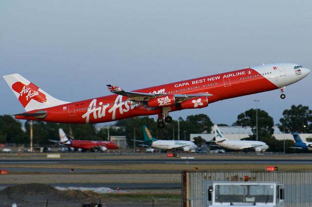 Airbus A340-300 (9M-XAB)