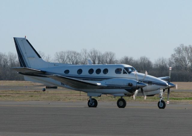 Beechcraft King Air 90 (N46RP) - Parking at the Downtown Shreveport airport.