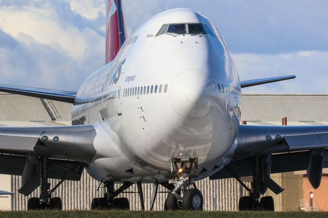 Boeing 747-400 (VH-OEE)