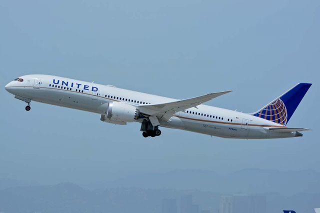 Boeing 787-9 Dreamliner (N29961) - United Boeing 787-9 N29961 at LAX on May 3, 2016.