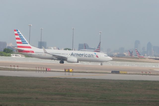 Boeing 737-700 (N907NN)