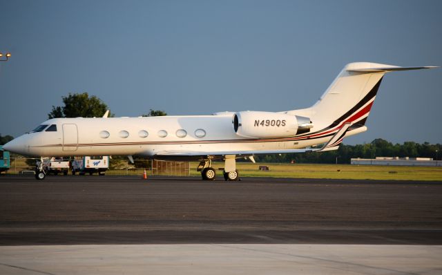 Gulfstream Aerospace Gulfstream IV (N490QS) - NetJets on the ramp at Wilson Air - 7/18/15