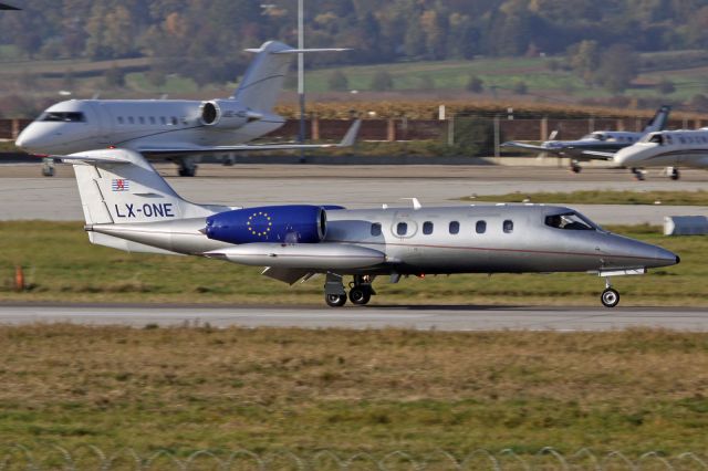 Learjet 35 (LX-ONE)