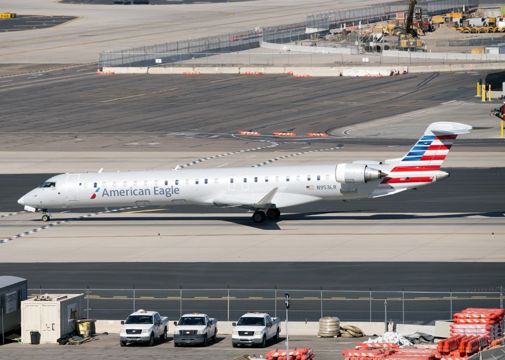 Canadair Regional Jet CRJ-900 (N953LR)