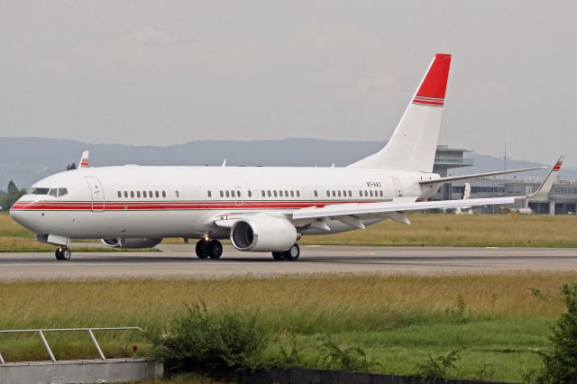 Boeing 737-800 (A7-AAZ)