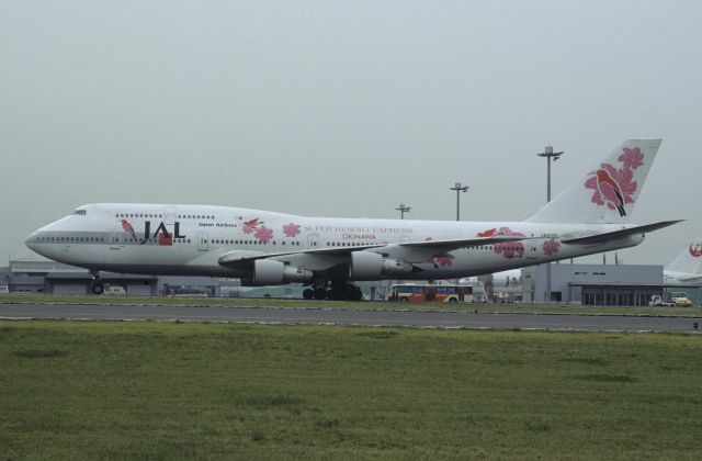 BOEING 747-300 (JA8186) - Taxing at Tokyo-Haneda Intl Airport on 1998/06/17 " JAL Resort Express c/s "