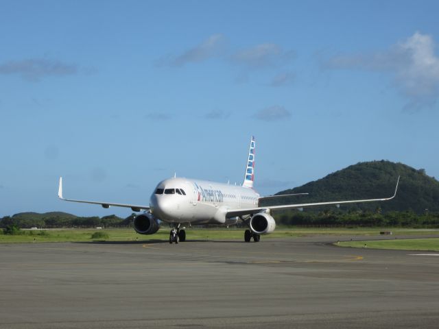 Airbus A321 (N904AA)